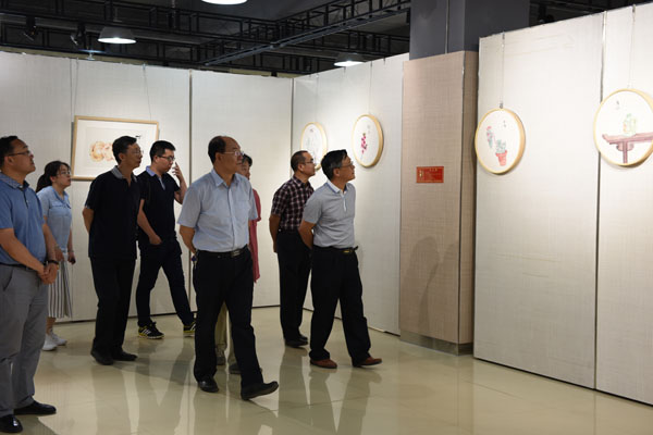 说明:http://www.lzufe.edu.cn/_mediafile/web/2017/06/28/173yfeka6m.jpg