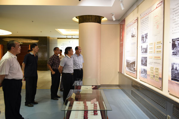 说明:http://www.lzufe.edu.cn/_mediafile/web/2017/06/28/3av2ve4a76.jpg
